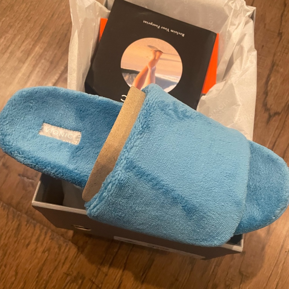 Vionic Dream slippers NIB